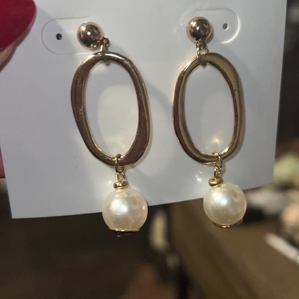 Gold/Pearl dangle earrings
